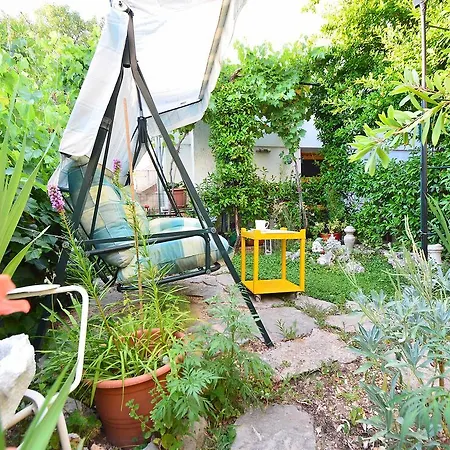 Elin Nyaraló Šibenik