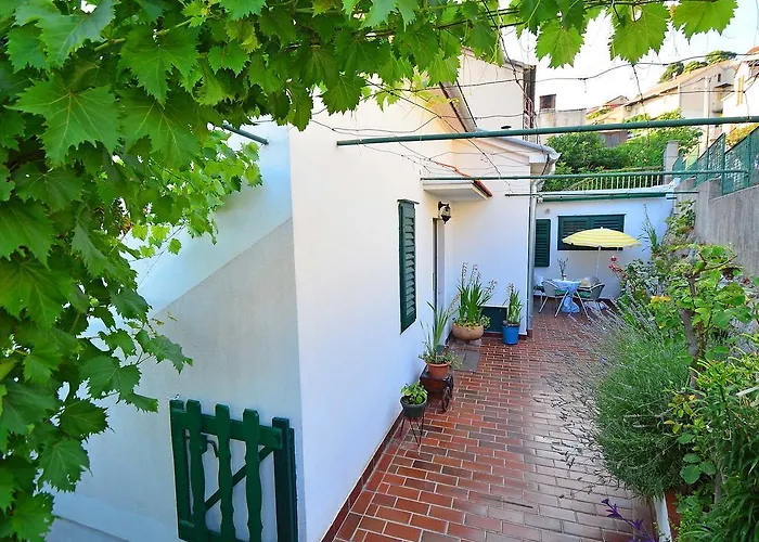 Holiday Elin Vikendica *